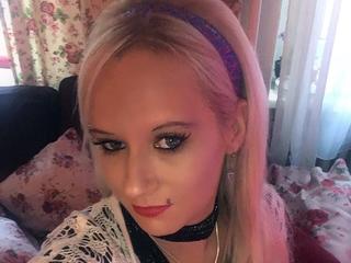 Hot-Julia - Ein Tag ohne Sex ist ein verlorener Tag!